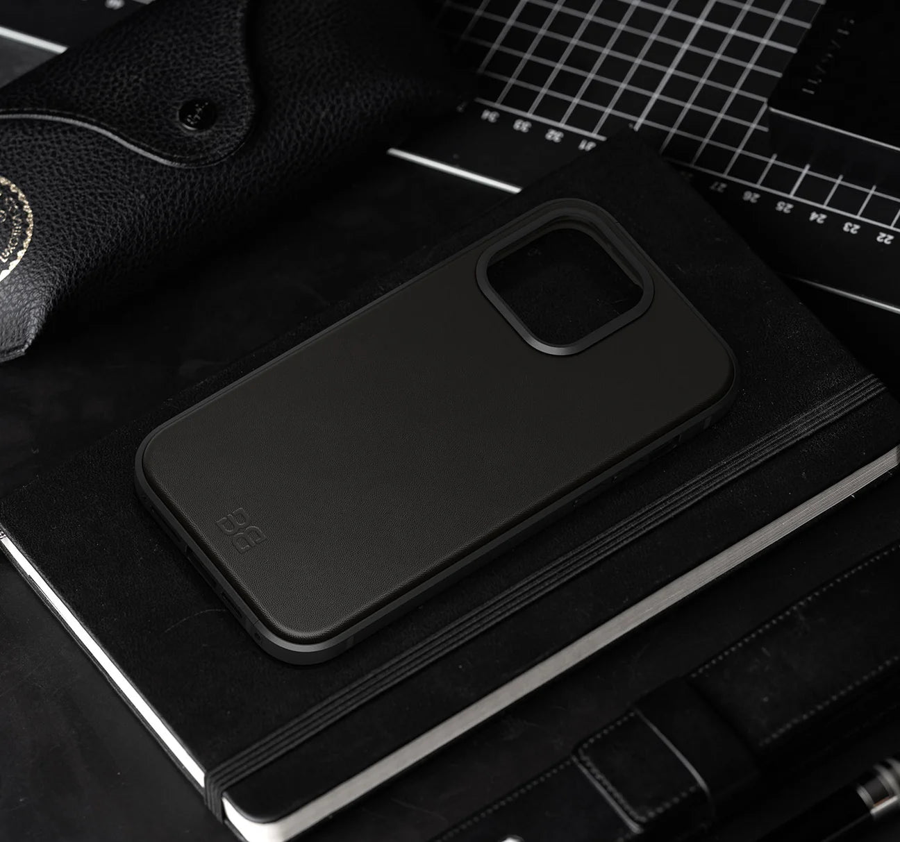 Aluminium Leather Case (Black) - iGadget